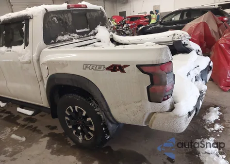 2023 Nissan Frontier Pro-4X 4X4 z USA, uszkodzony, nr VIN 1N6ED1EK1PN629965